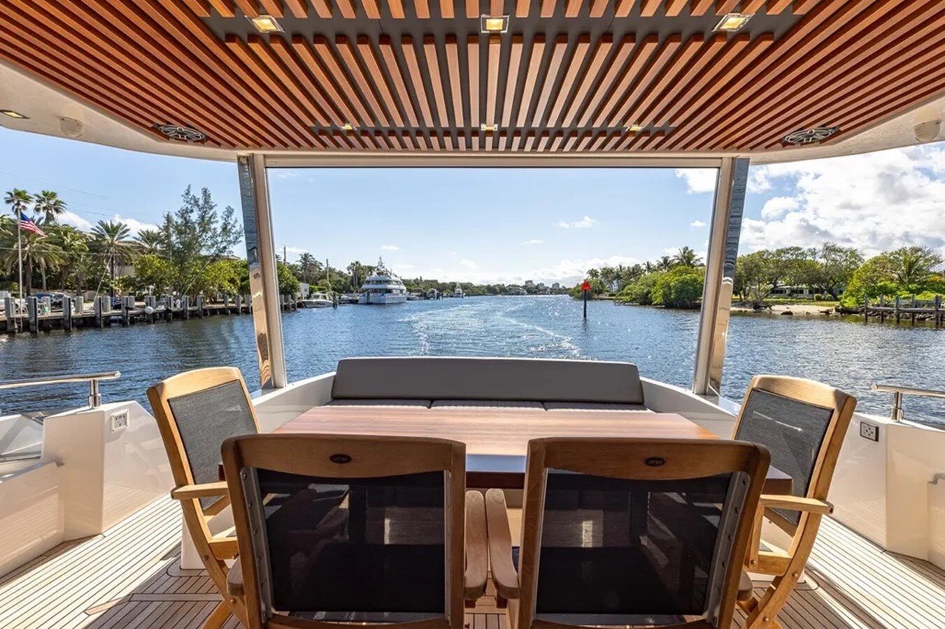 2023-astondoa-66-3d6d37