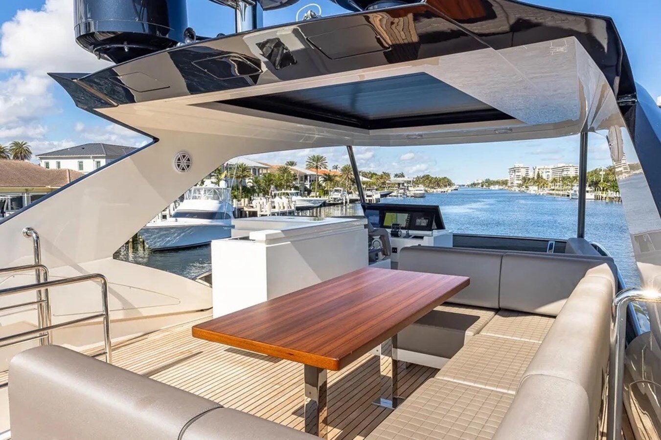 2023-astondoa-66-3d6d37