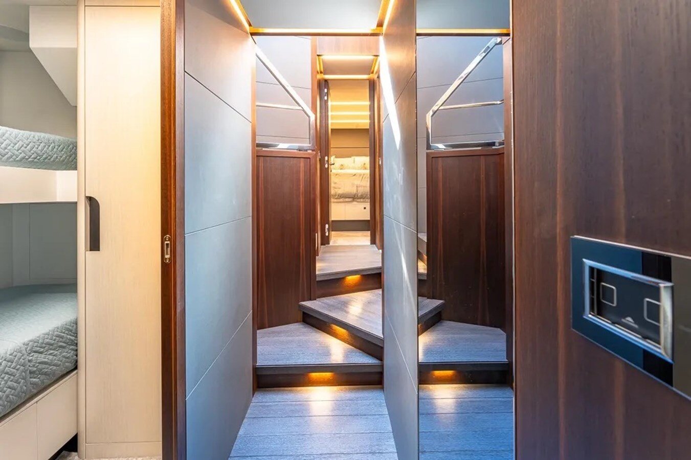 2023-astondoa-66-3d6d37