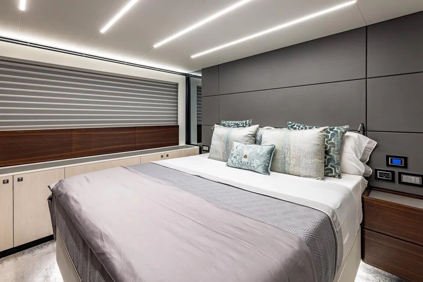 2023-astondoa-66-3d6d37