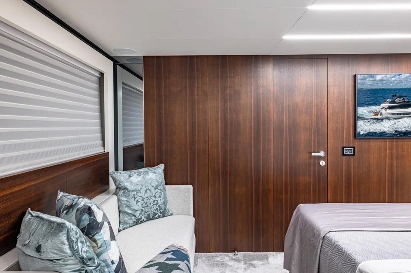 2023-astondoa-66-3d6d37