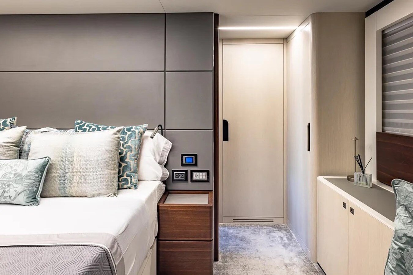 2023-astondoa-66-3d6d37