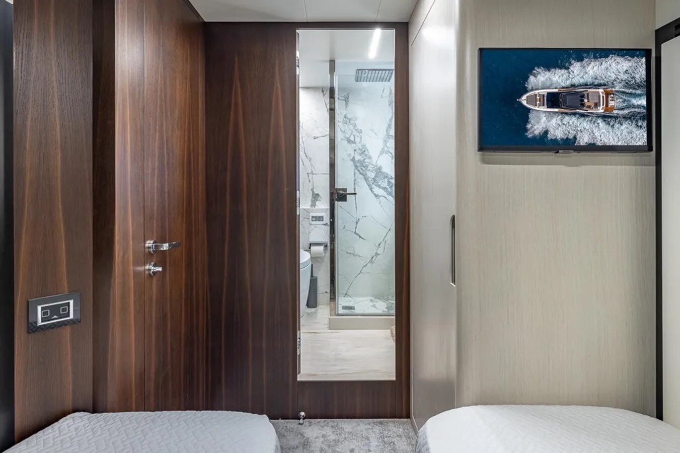 2023-astondoa-66-3d6d37