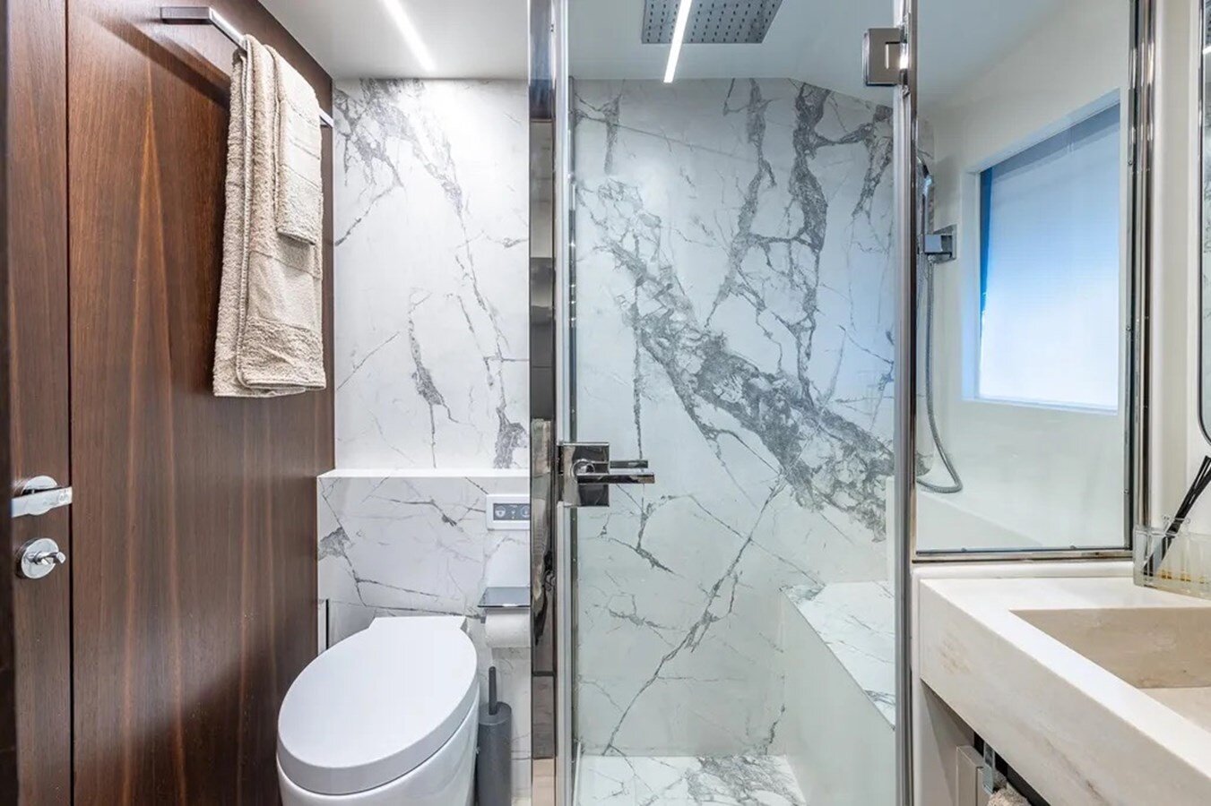 2023-astondoa-66-3d6d37