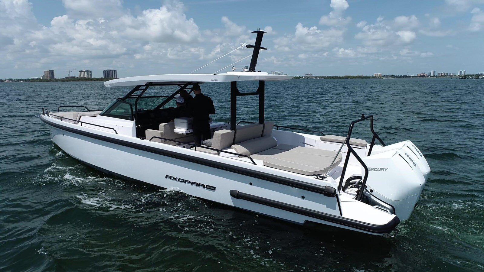 2023-axopar-37-9c6284