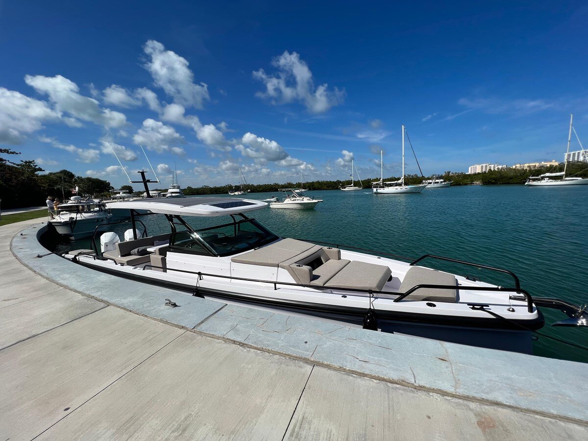 2023-axopar-37-9c6284