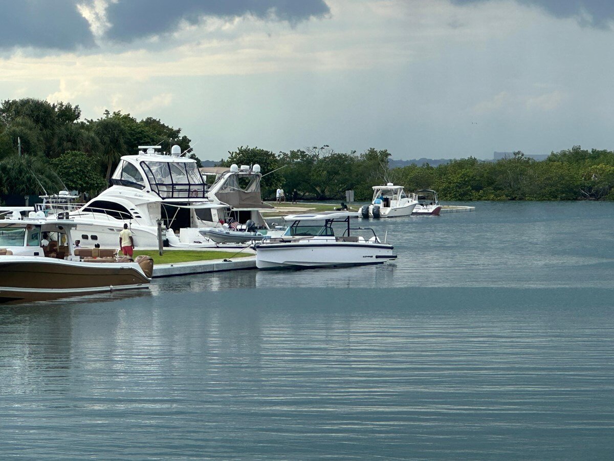 2023-axopar-37-9c6284