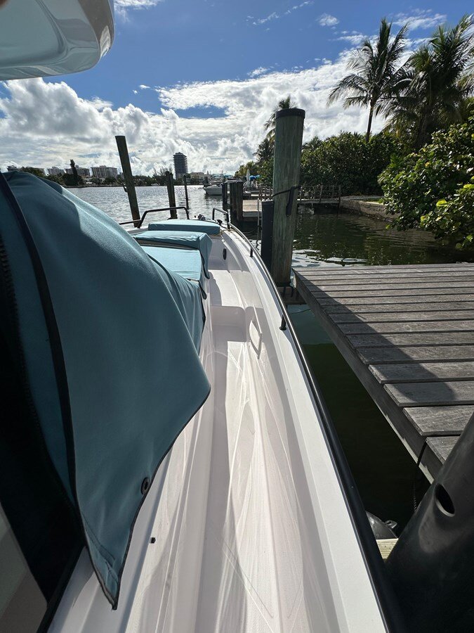 2023-axopar-37-9c6284