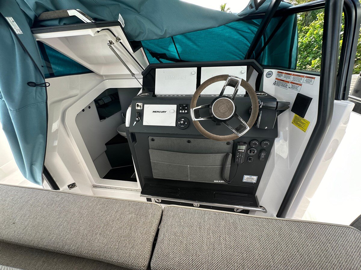 2023-axopar-37-9c6284