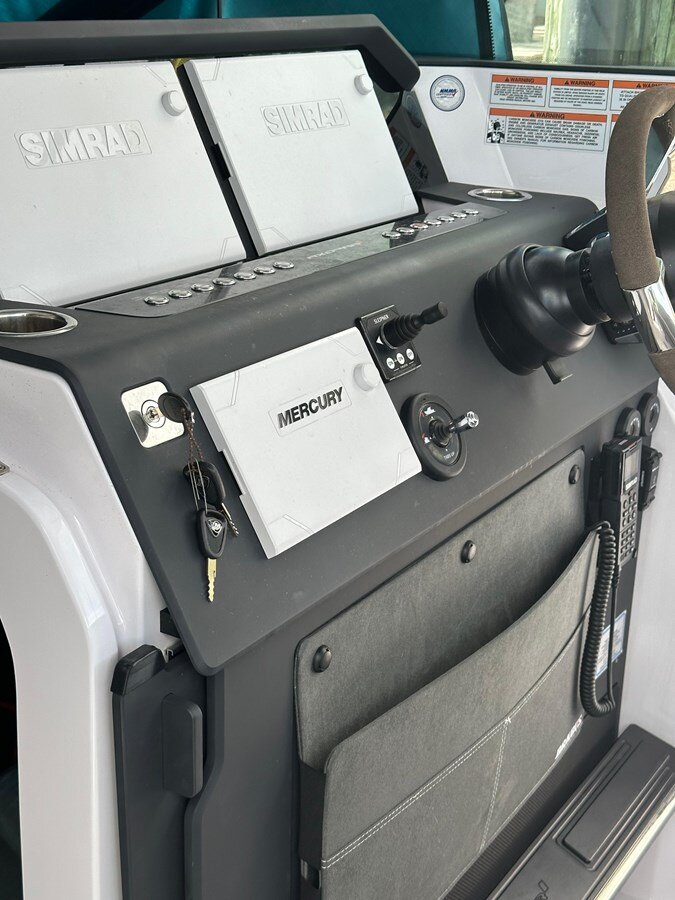 2023-axopar-37-9c6284