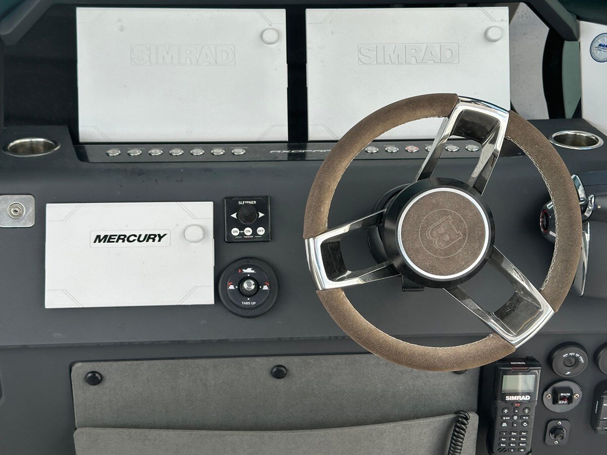 2023-axopar-37-9c6284