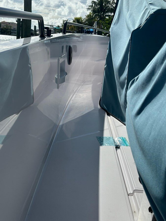 2023-axopar-37-9c6284