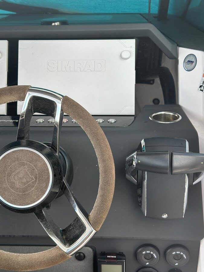 2023-axopar-37-9c6284