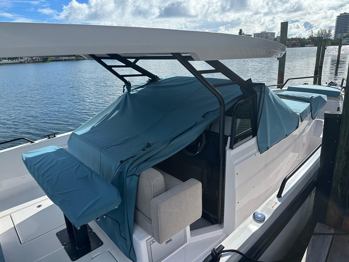 2023-axopar-37-9c6284