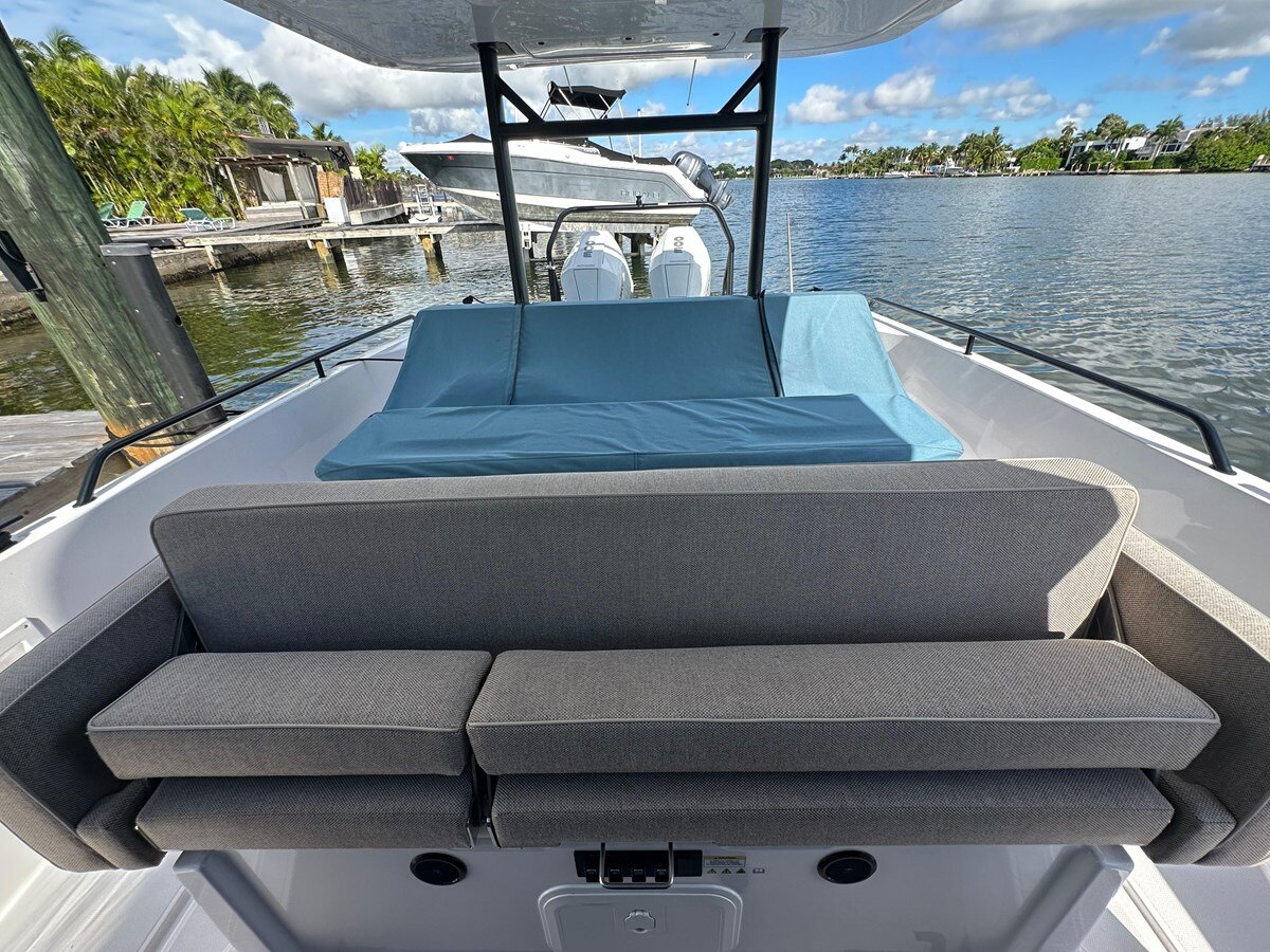 2023-axopar-37-9c6284