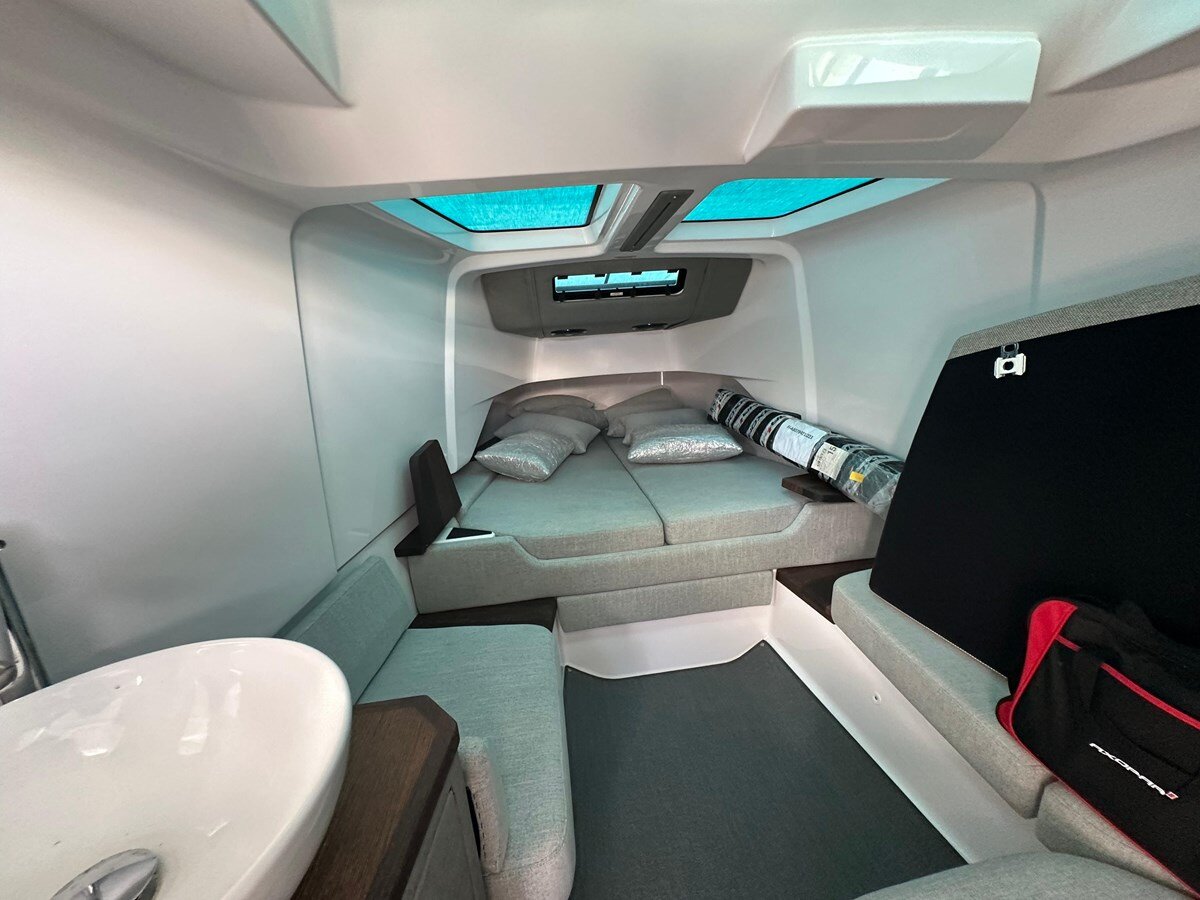 2023-axopar-37-9c6284