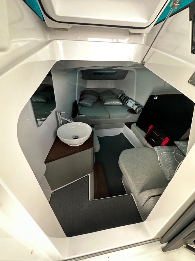 2023-axopar-37-9c6284