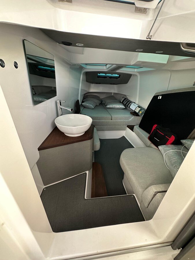 2023-axopar-37-9c6284