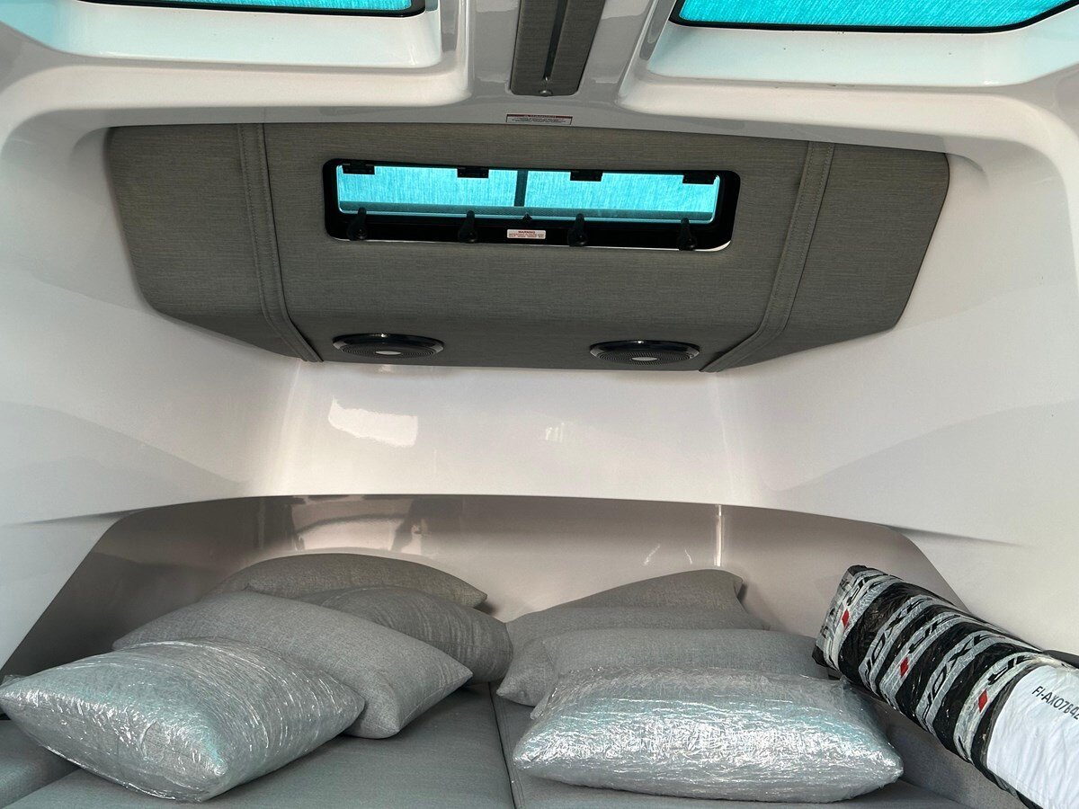 2023-axopar-37-9c6284