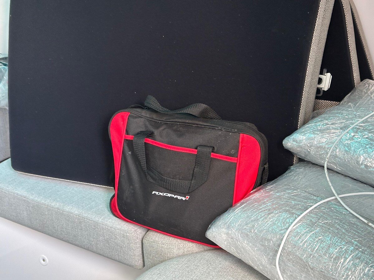 2023-axopar-37-9c6284