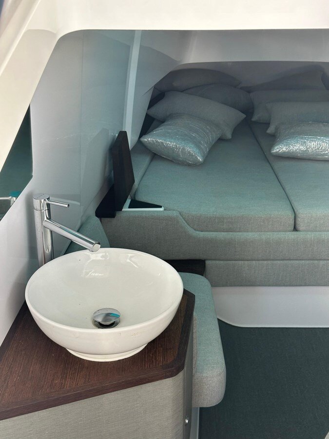 2023-axopar-37-9c6284