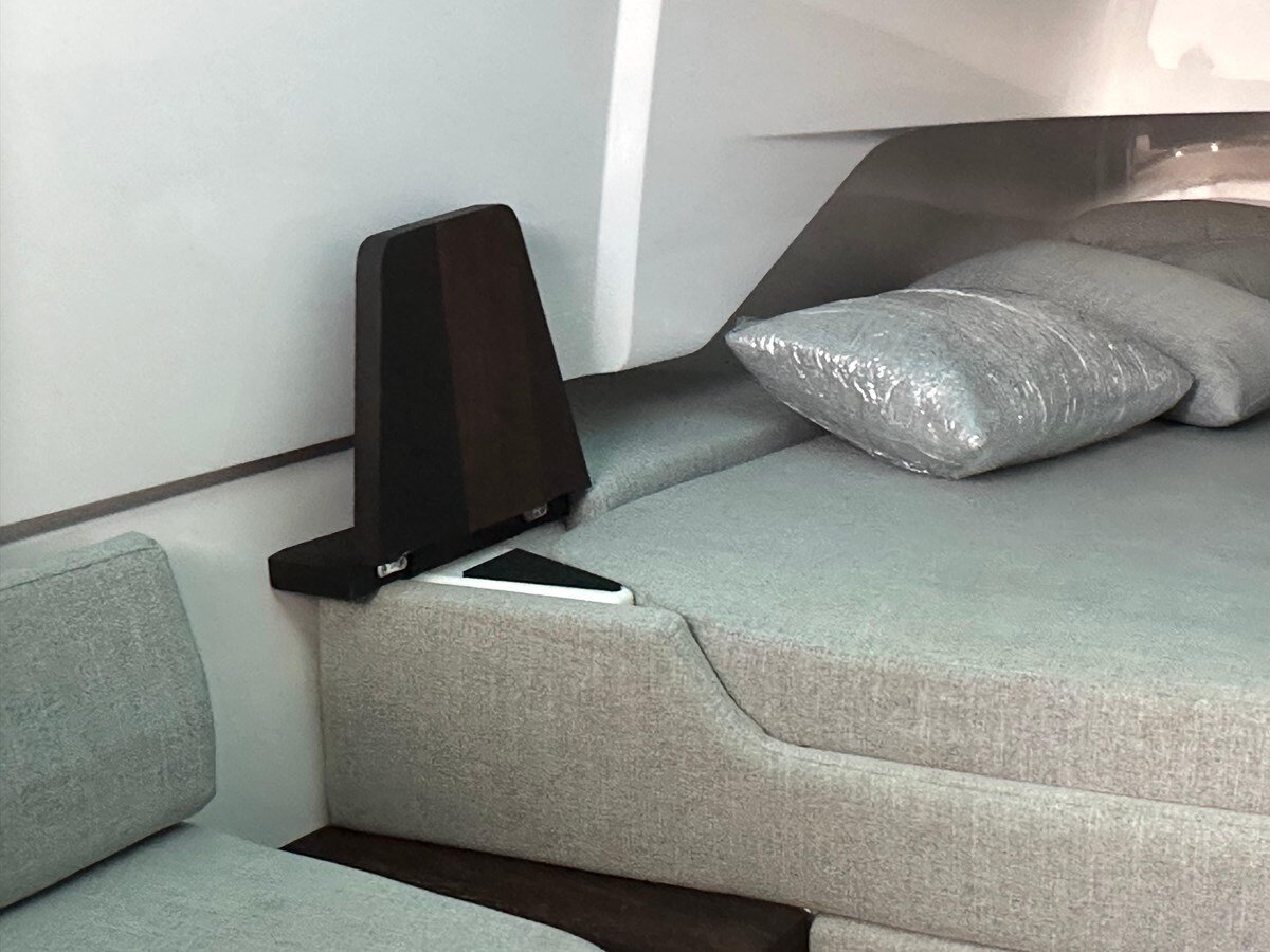 2023-axopar-37-9c6284