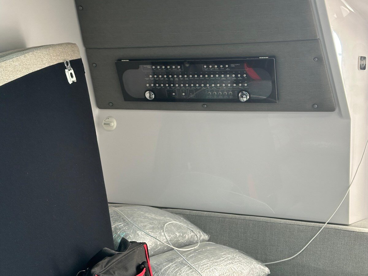 2023-axopar-37-9c6284