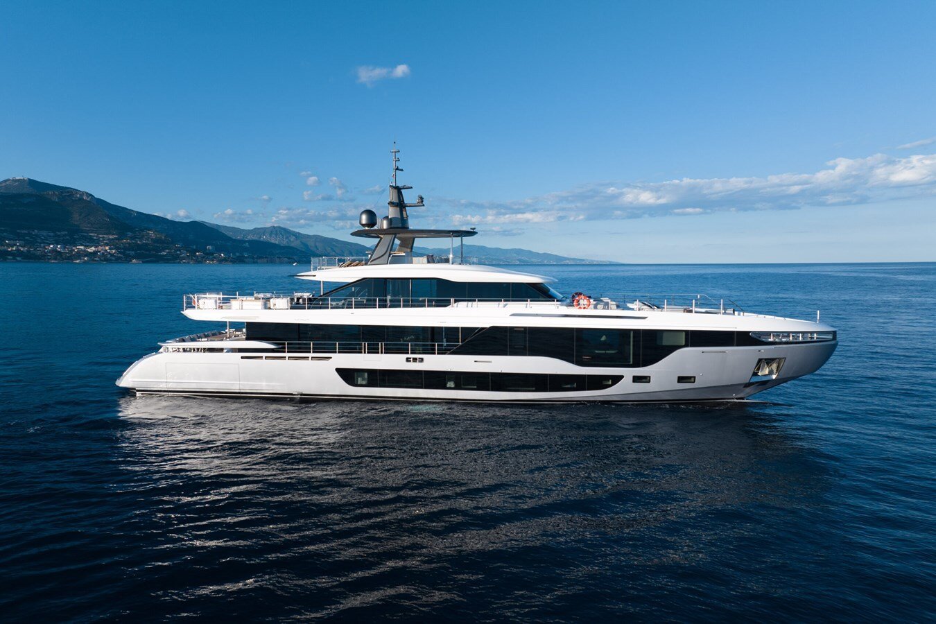 2023-azimut-yachts-115-10-c1cebd