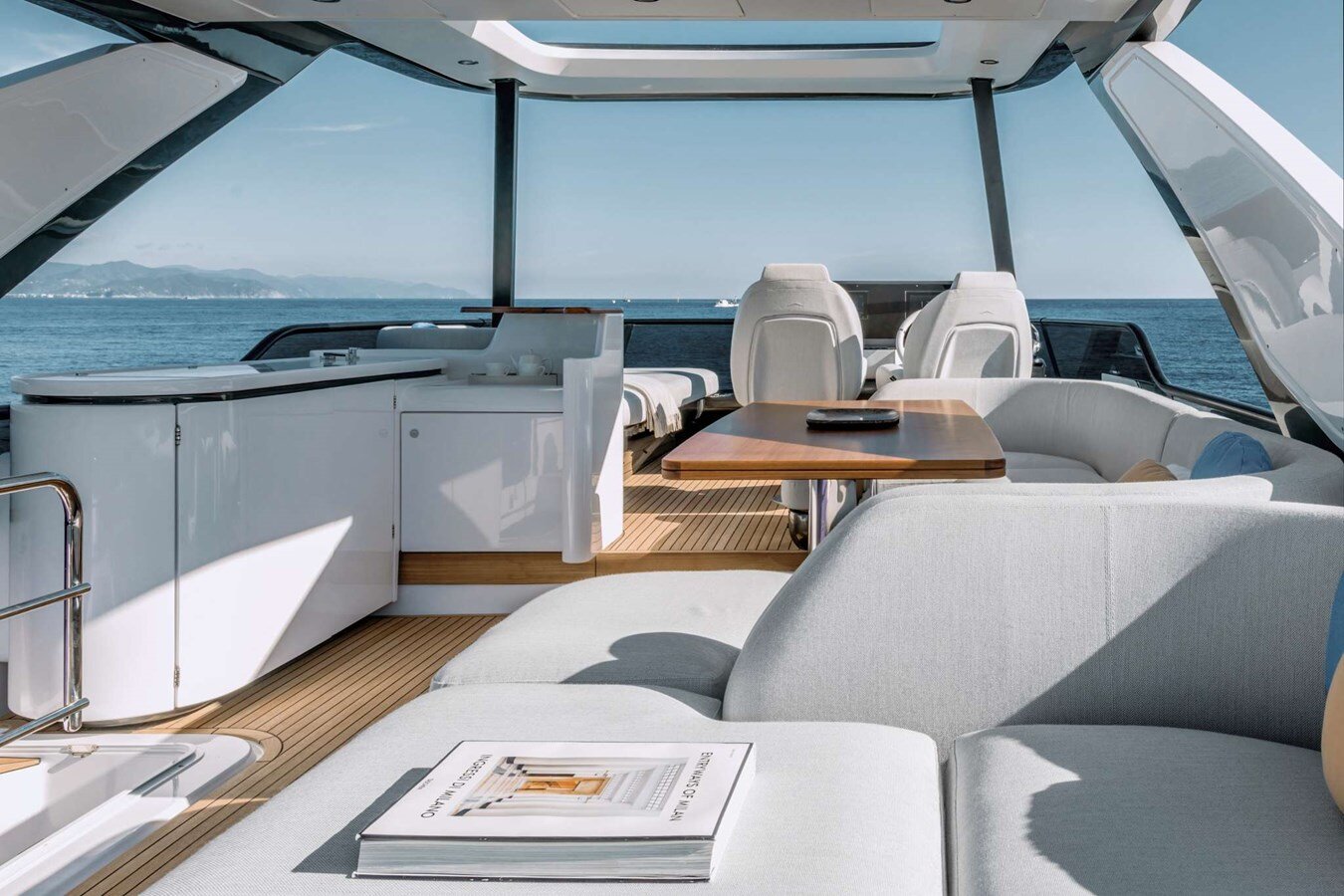 2023-azimut-yachts-68-10-a9ba4d