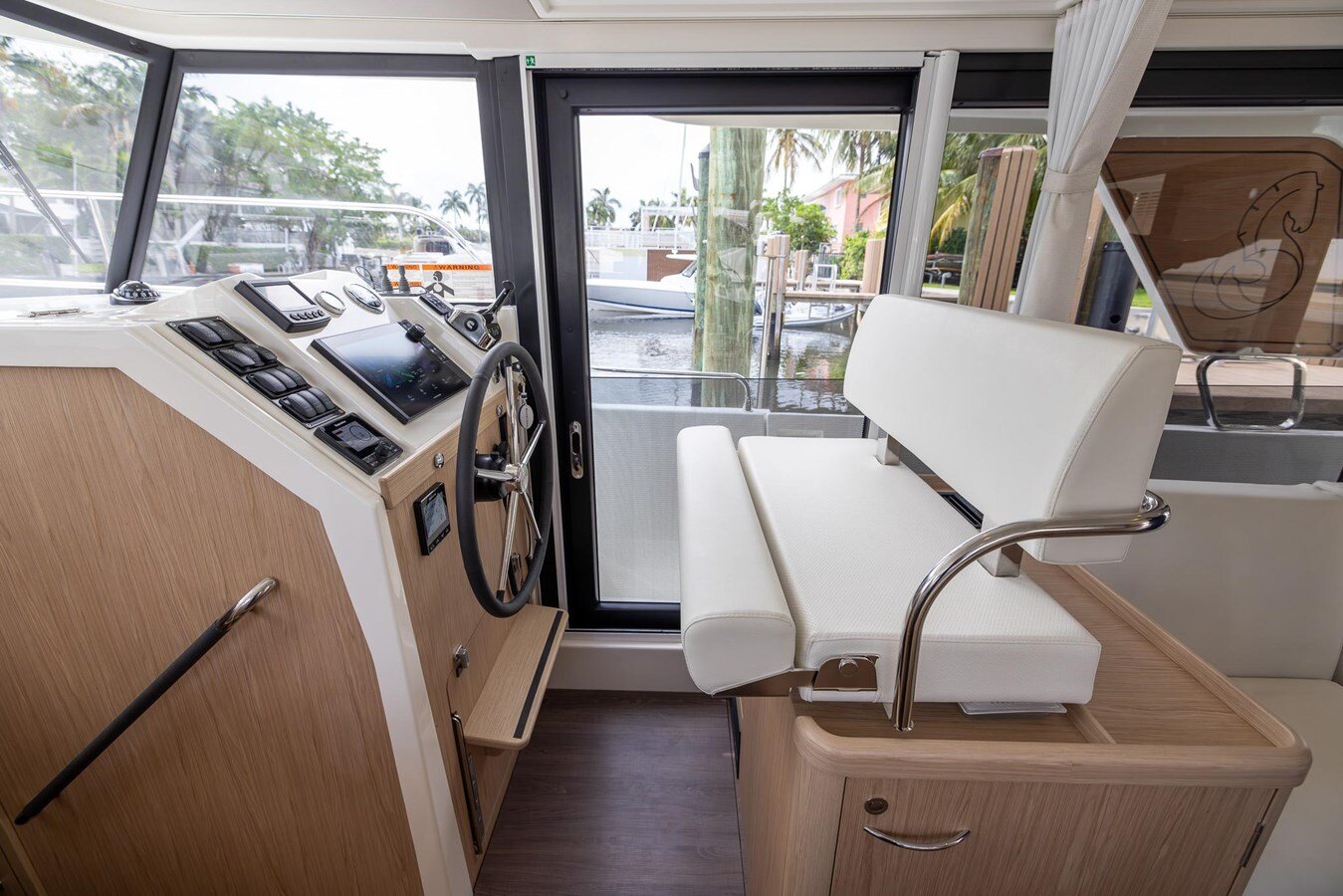 2023-beneteau-37-cfc323