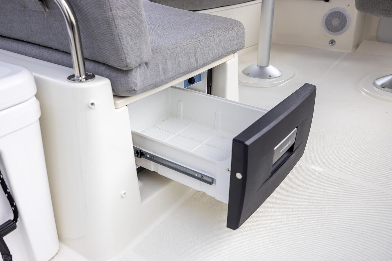 2023-beneteau-37-cfc323