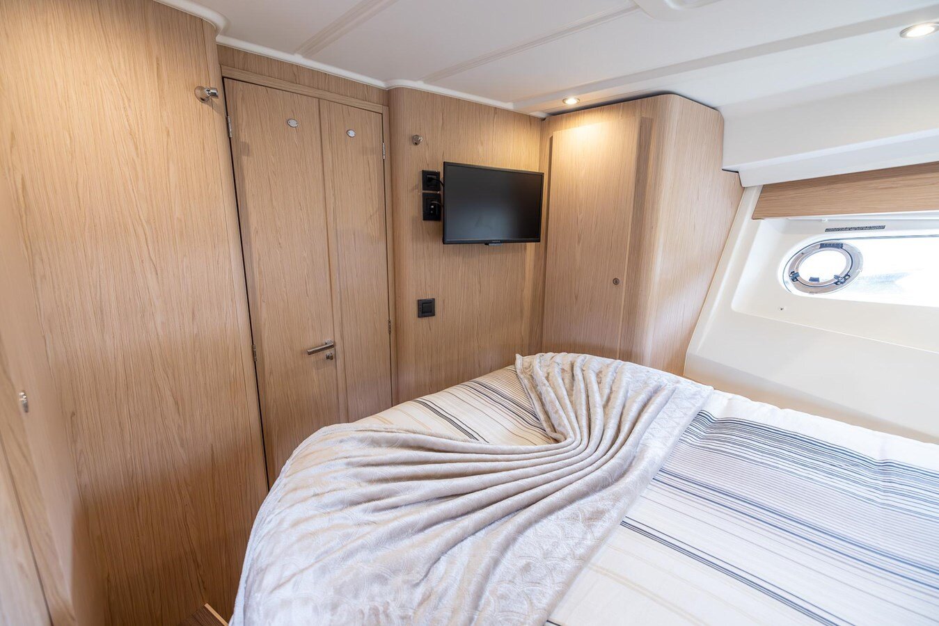 2023-beneteau-37-cfc323