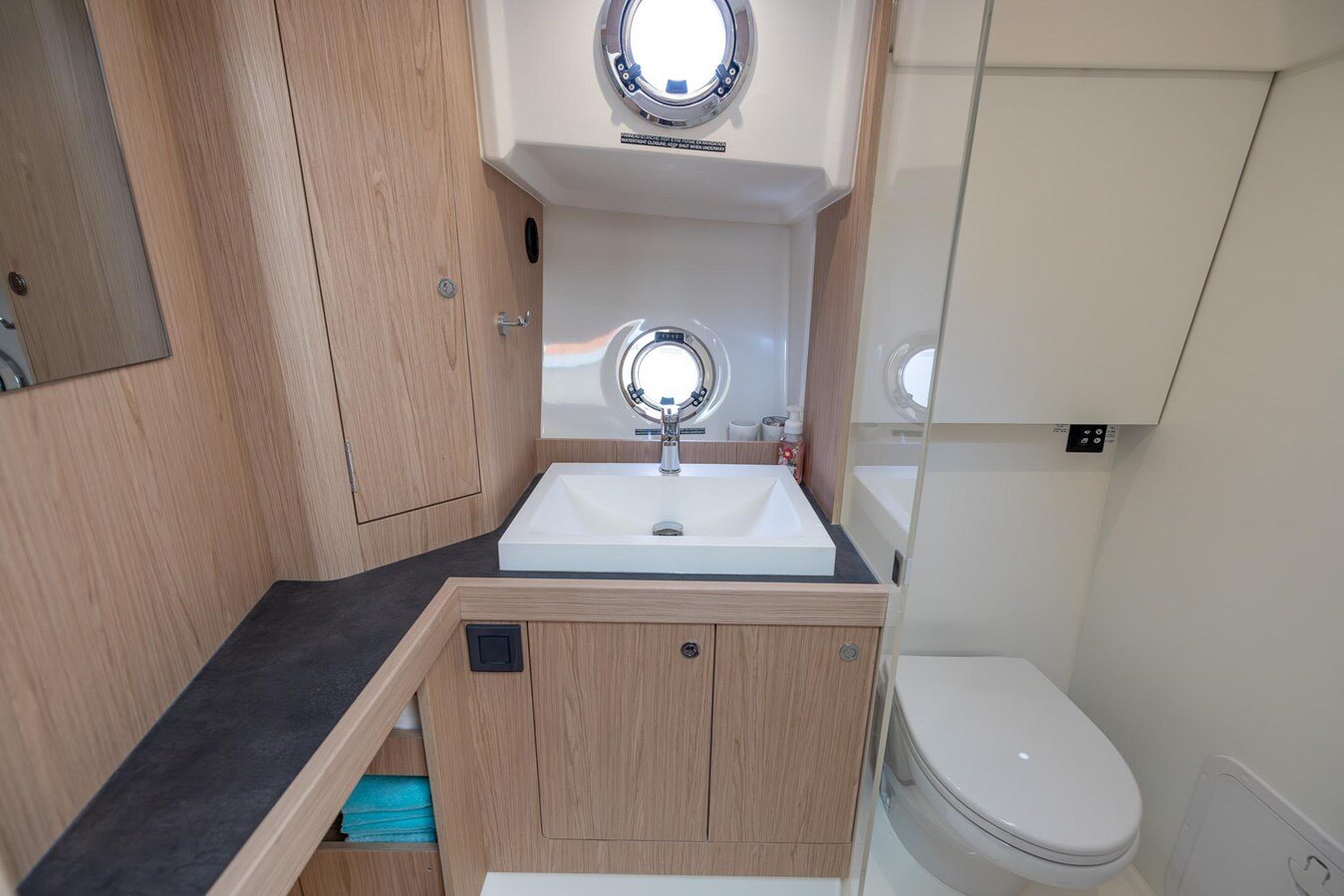 2023-beneteau-37-cfc323