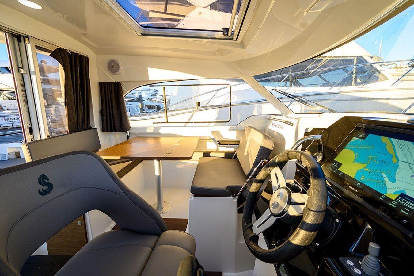 2023-beneteau-8-1-159efb