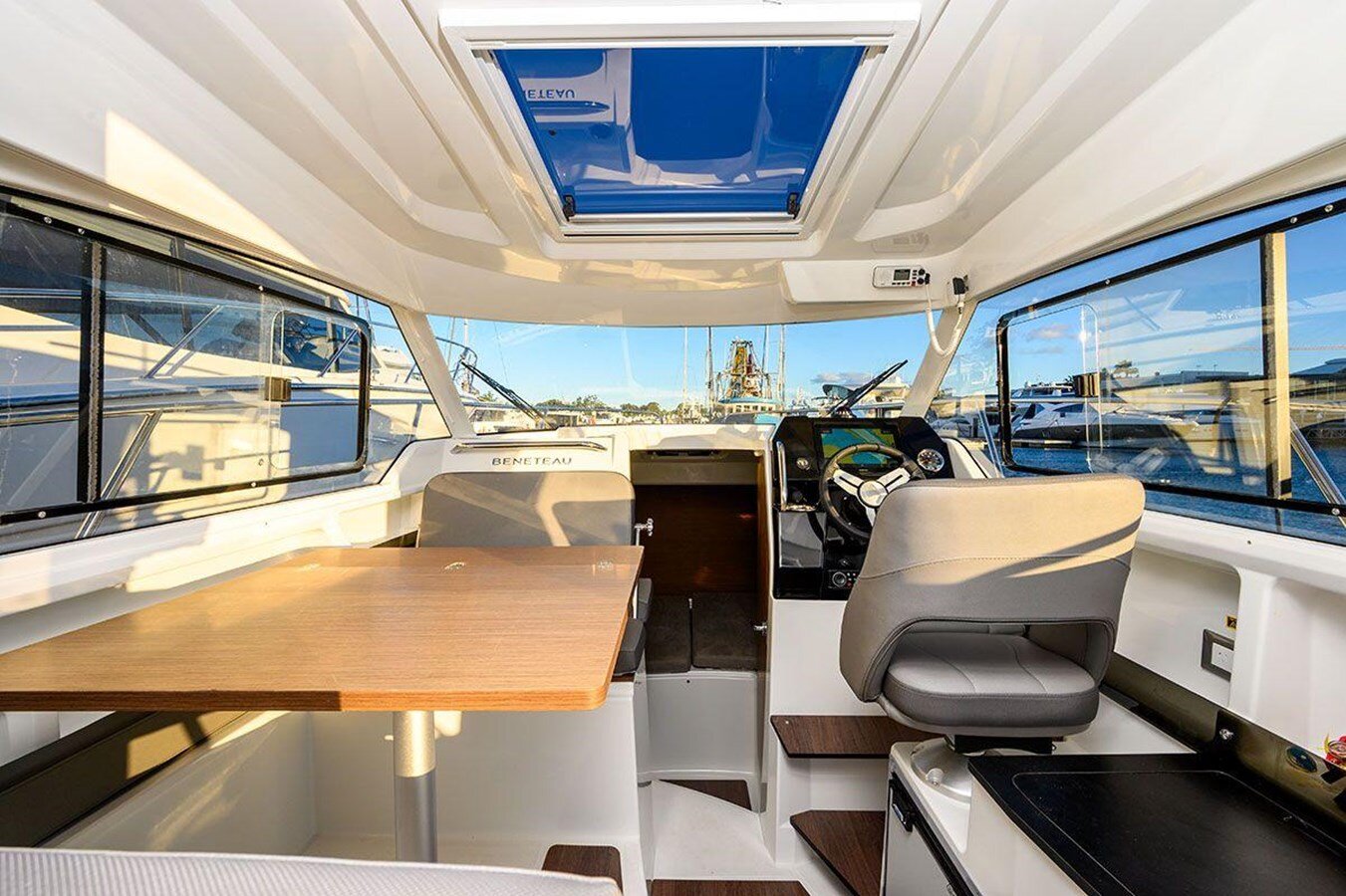 2023-beneteau-8-1-159efb