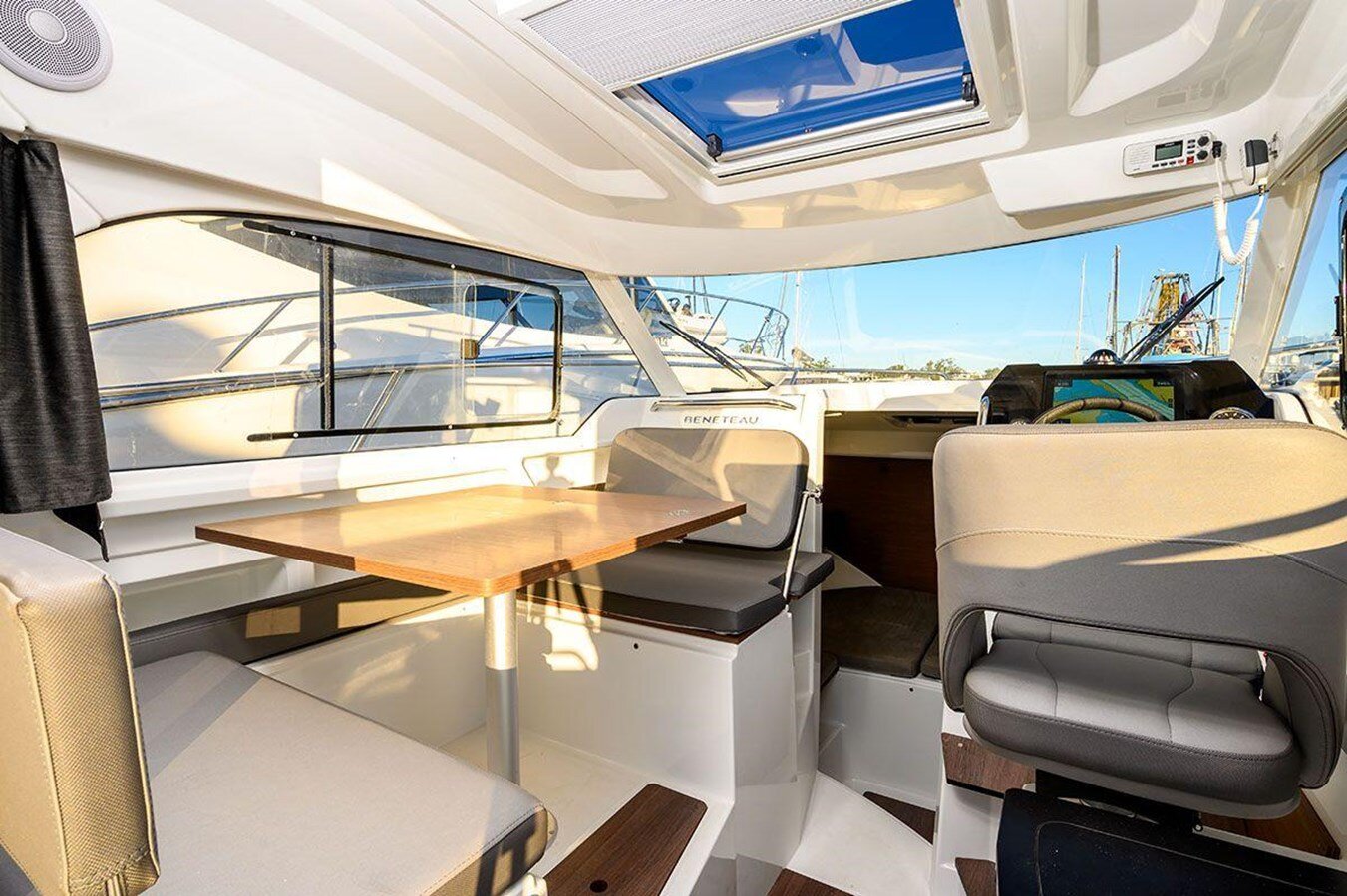 2023-beneteau-8-1-159efb