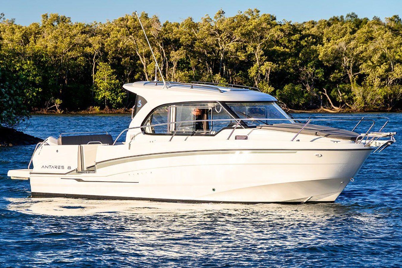 2023-beneteau-8-1-159efb