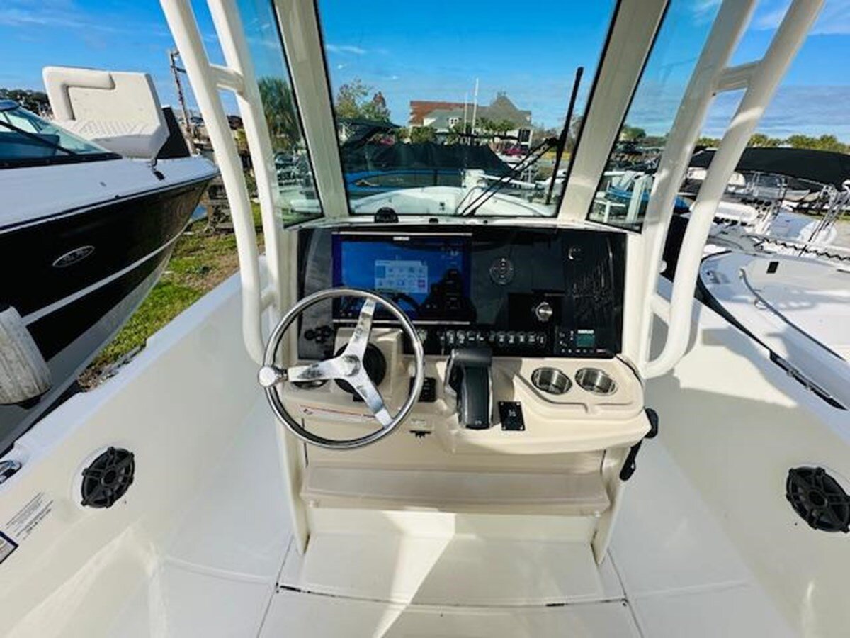 2023-boston-whaler-28-8-eaa7d2