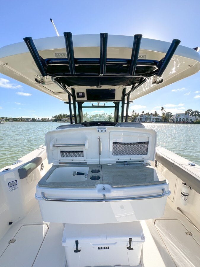 2023-boston-whaler-33-0428bf