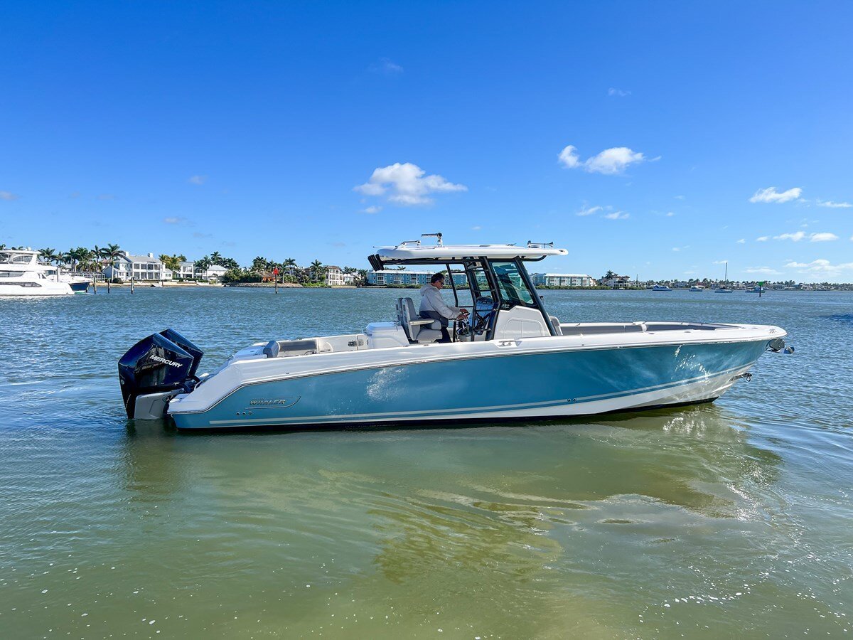 2023-boston-whaler-33-0428bf