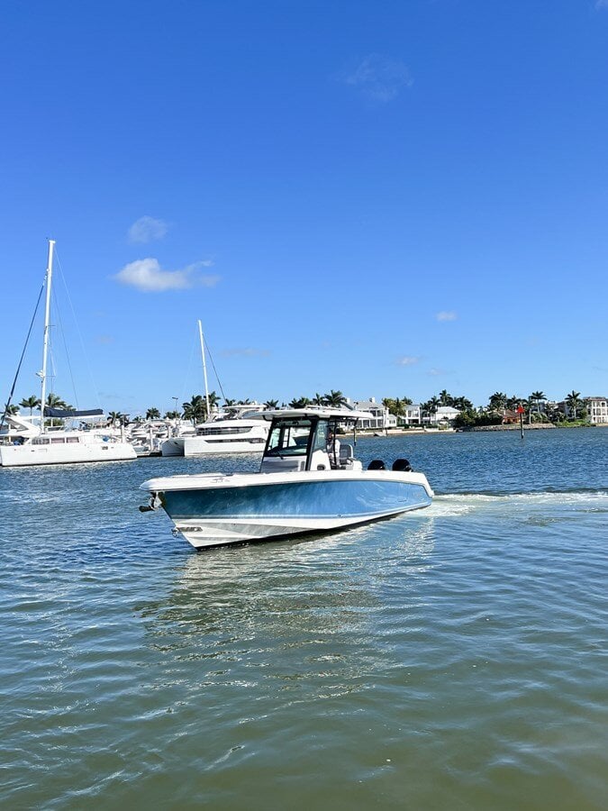 2023-boston-whaler-33-0428bf