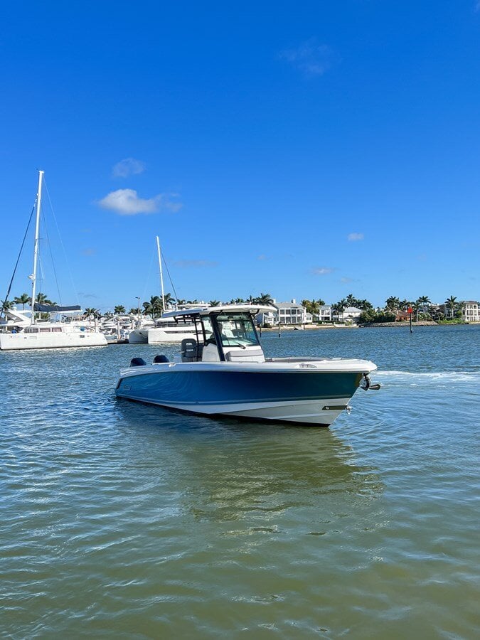 2023-boston-whaler-33-0428bf