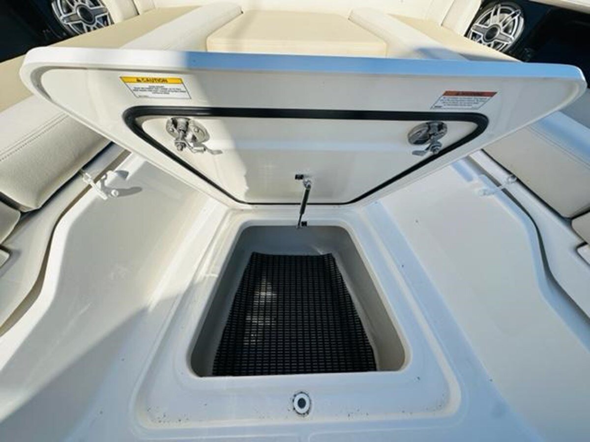 2023-boston-whaler-36-5-94e56b