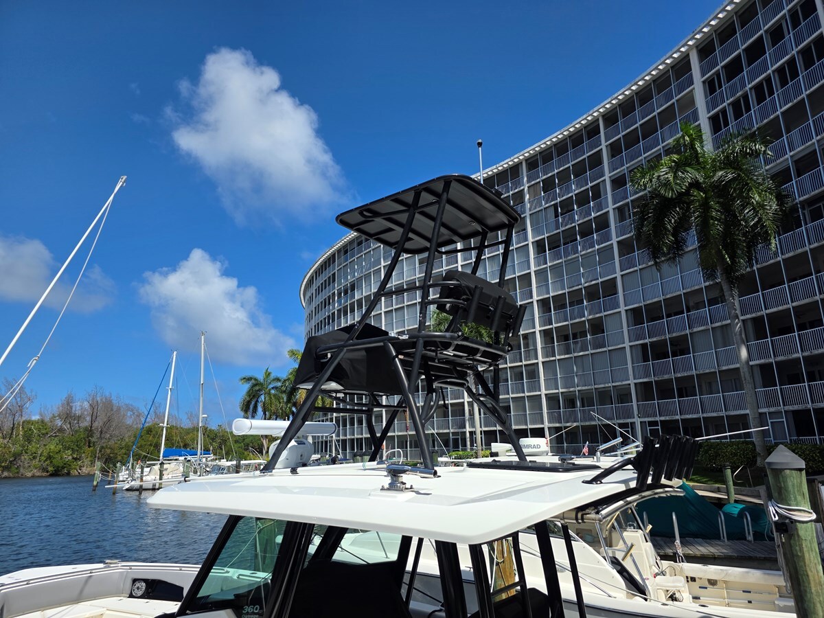 2023-boston-whaler-36-5-acc14d