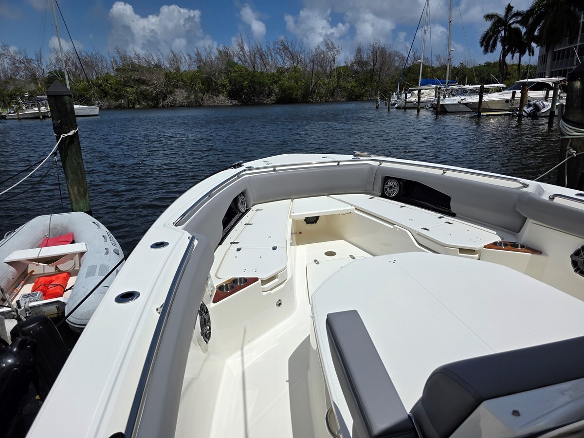 2023-boston-whaler-36-5-acc14d