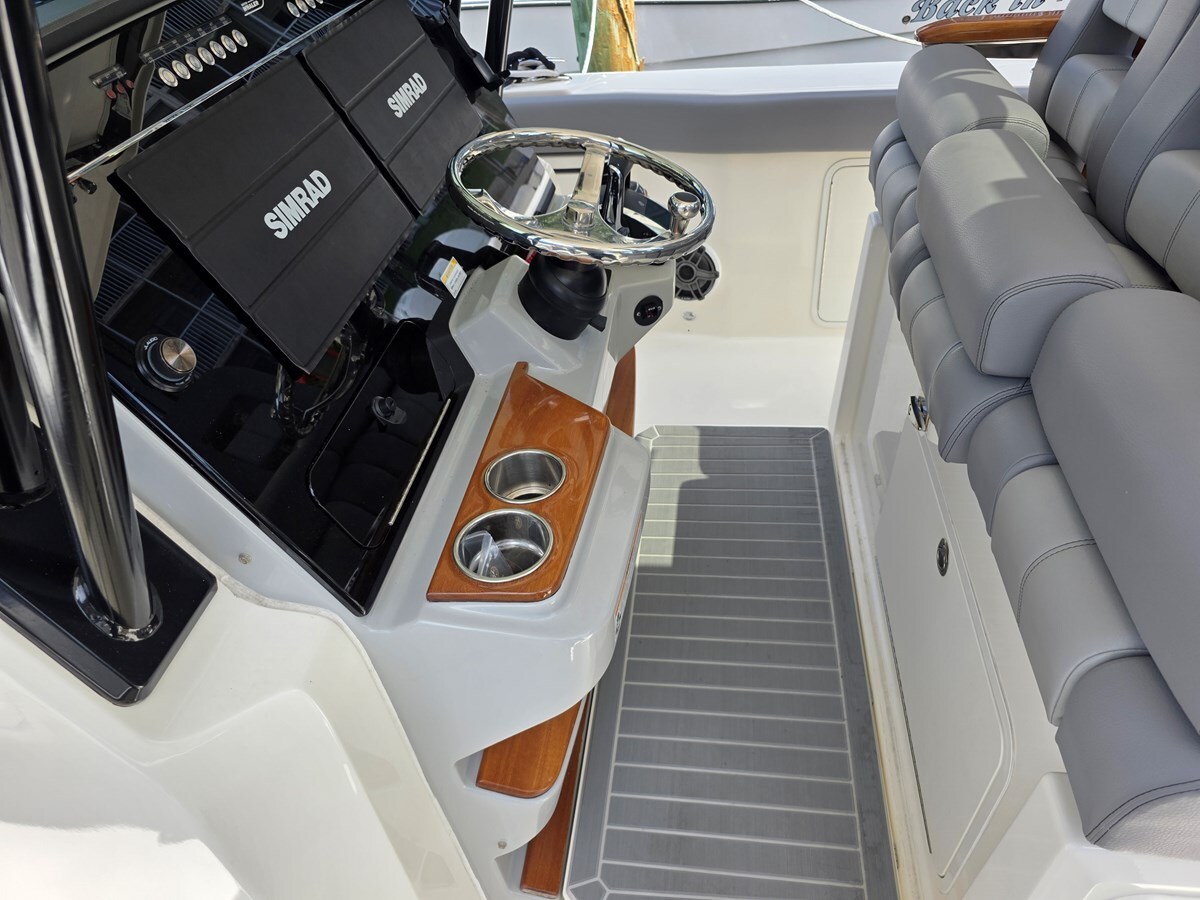 2023-boston-whaler-36-5-acc14d