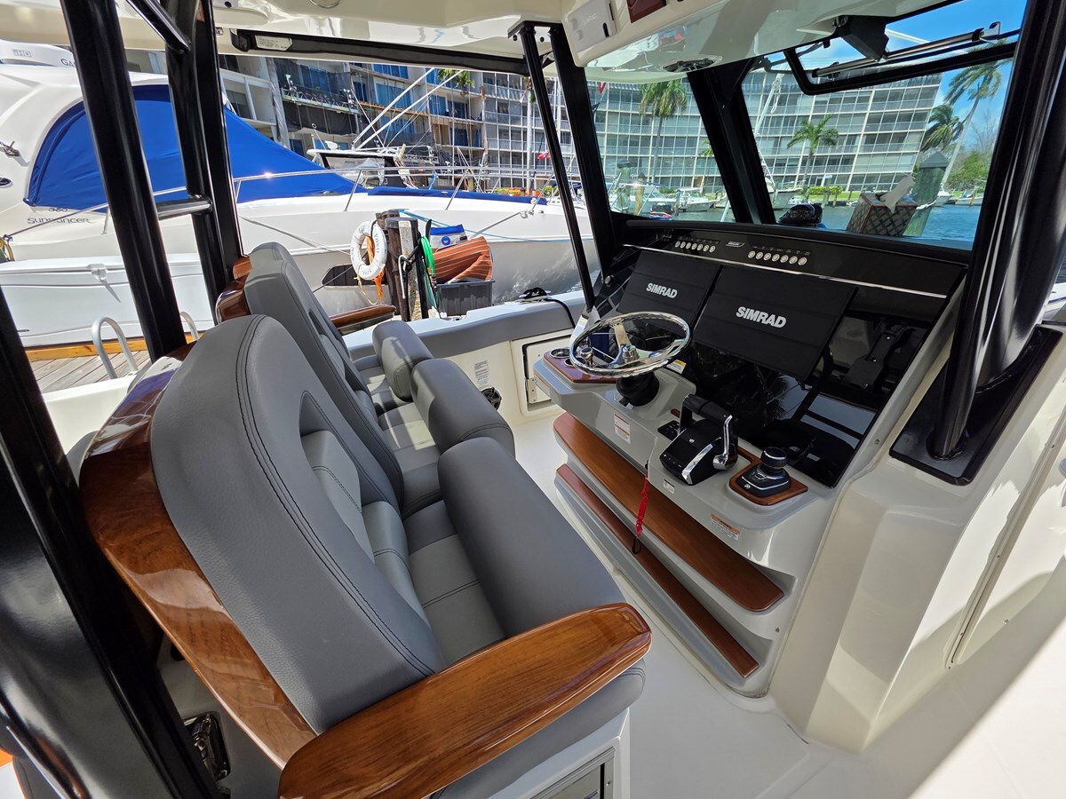 2023-boston-whaler-36-5-acc14d