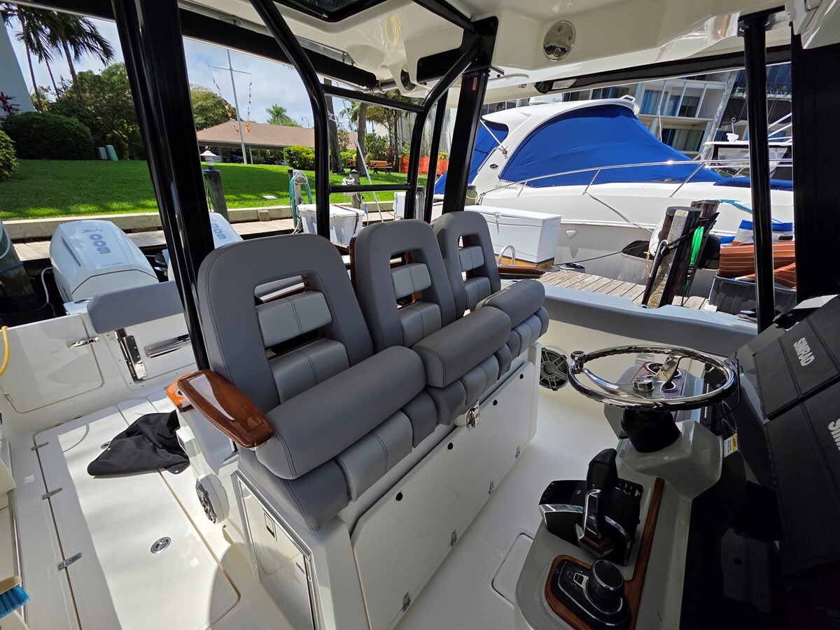 2023-boston-whaler-36-5-acc14d