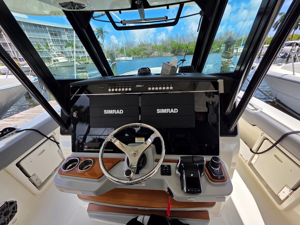 2023-boston-whaler-36-5-acc14d