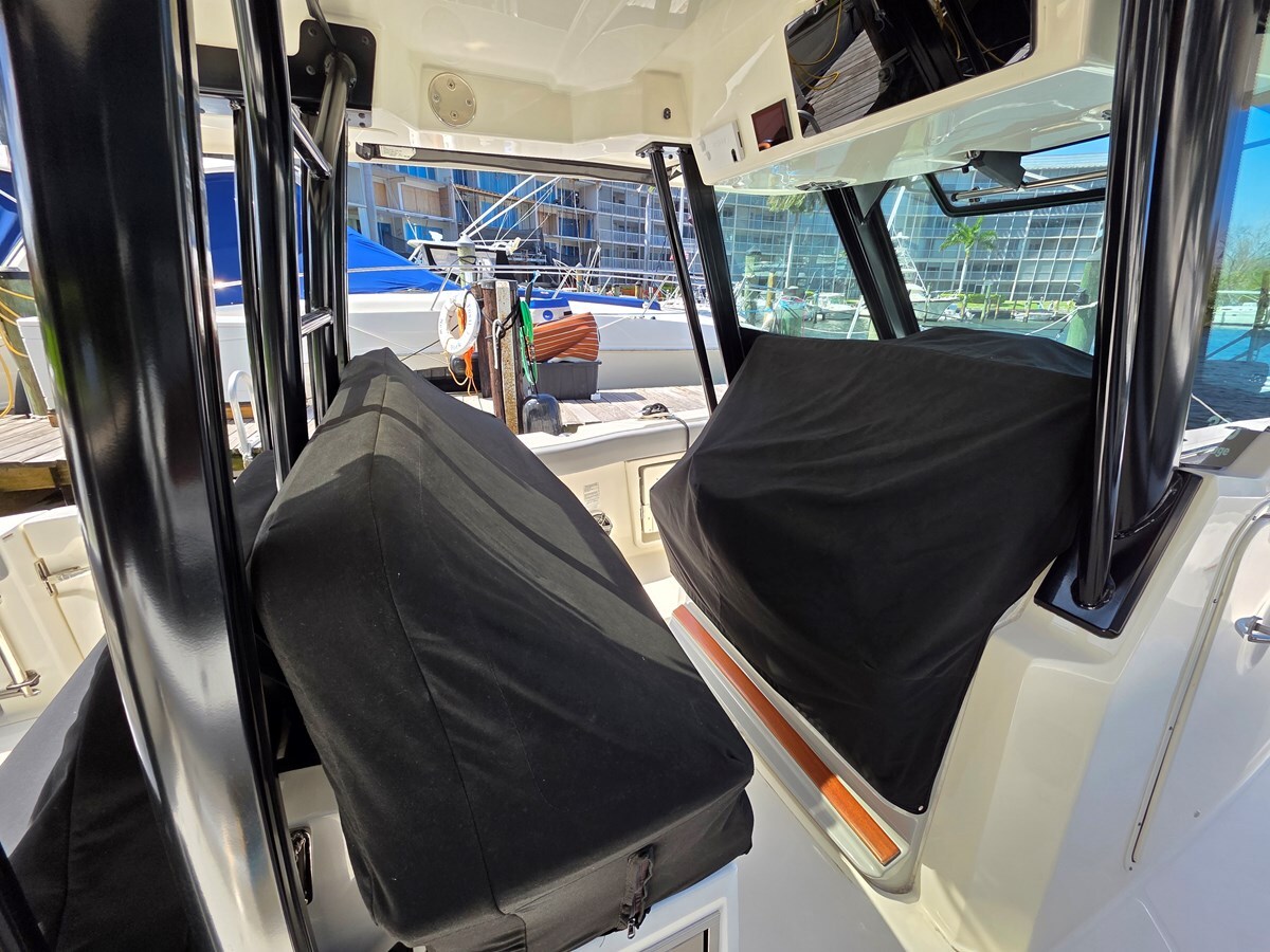 2023-boston-whaler-36-5-acc14d